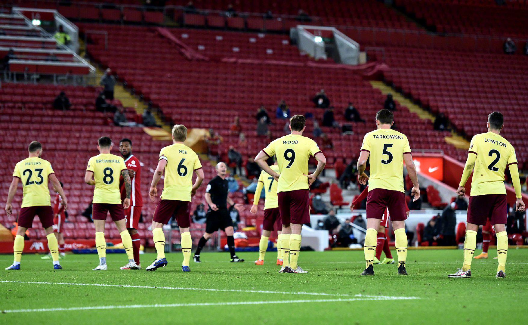 蒙上一层阴 蒙上一层阴